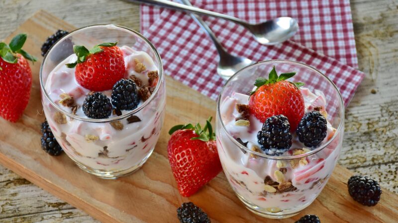 Studený dezert, který vám zaručeně zpříjemní den: Recept na lahodné ovocné parfait